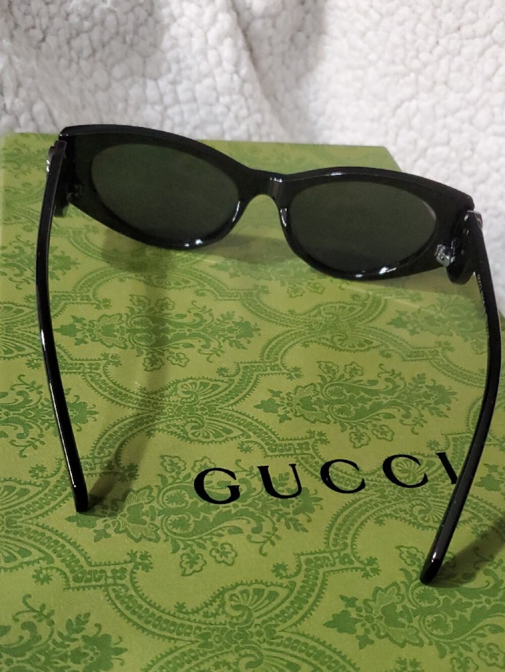 Gucci Black Cat-Eye Sunglasses with Silver Interlocking G - Picture 8 of 8